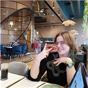 Profesora con experiencia cuidando niños y clases de inglés.
